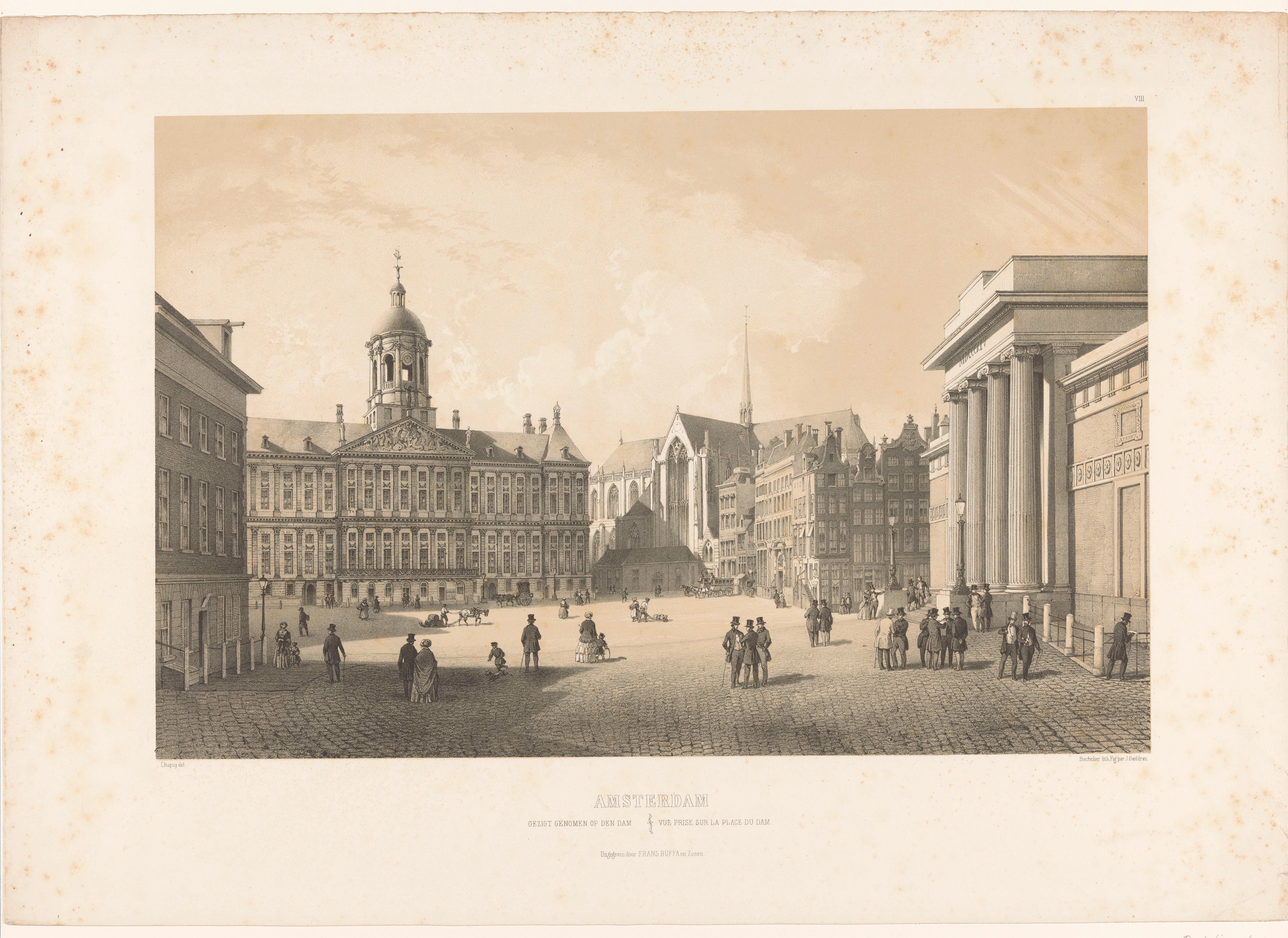 Zicht op het Paleis op de Dam en de Nieuwe Kerk in Amsterdam