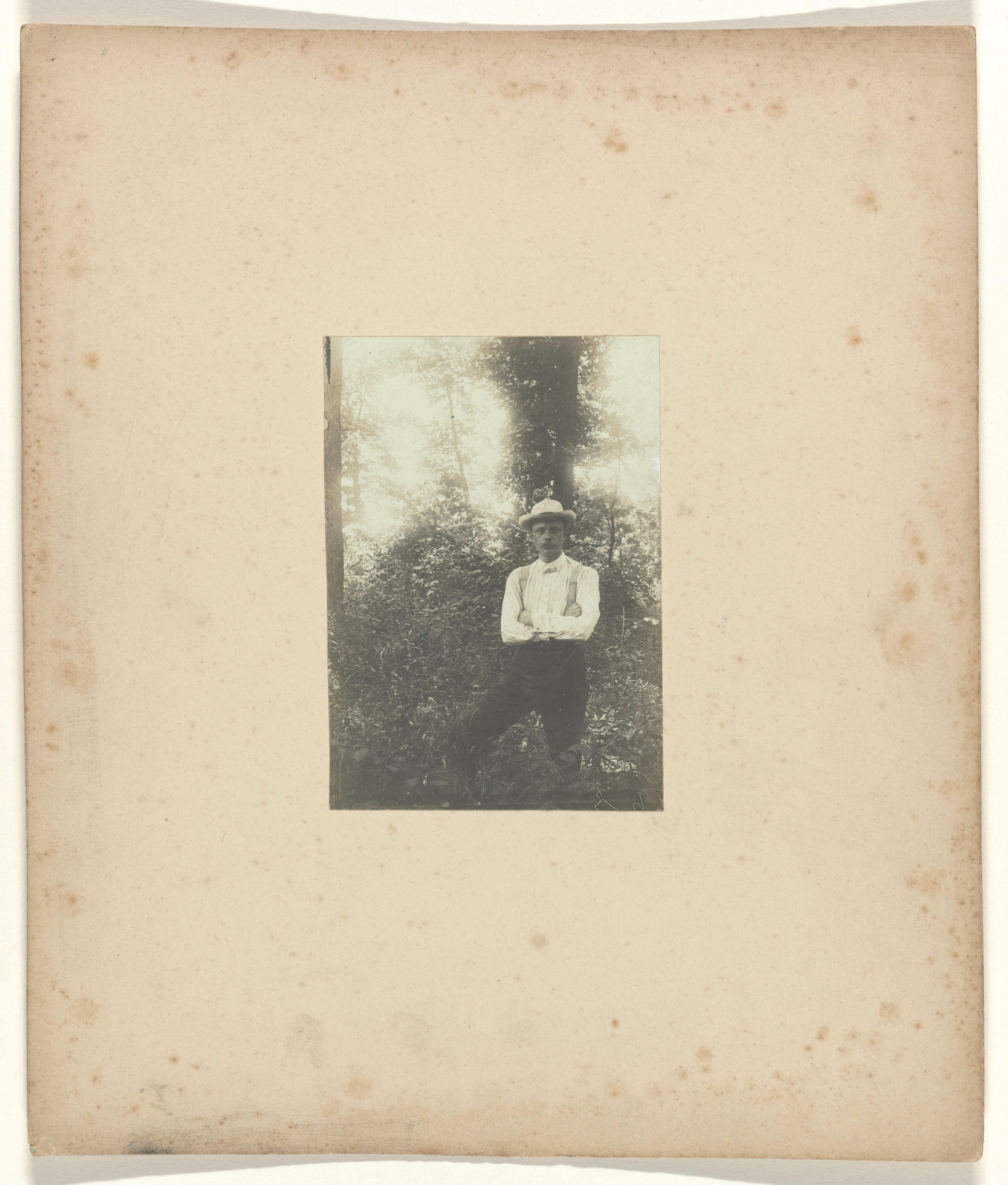 Portret van Jan C. Schüller bij Crive Coeur Lake tijdens de wereldtentoonstelling in St. Louis (Louisiana Purchase Exposition), 1904