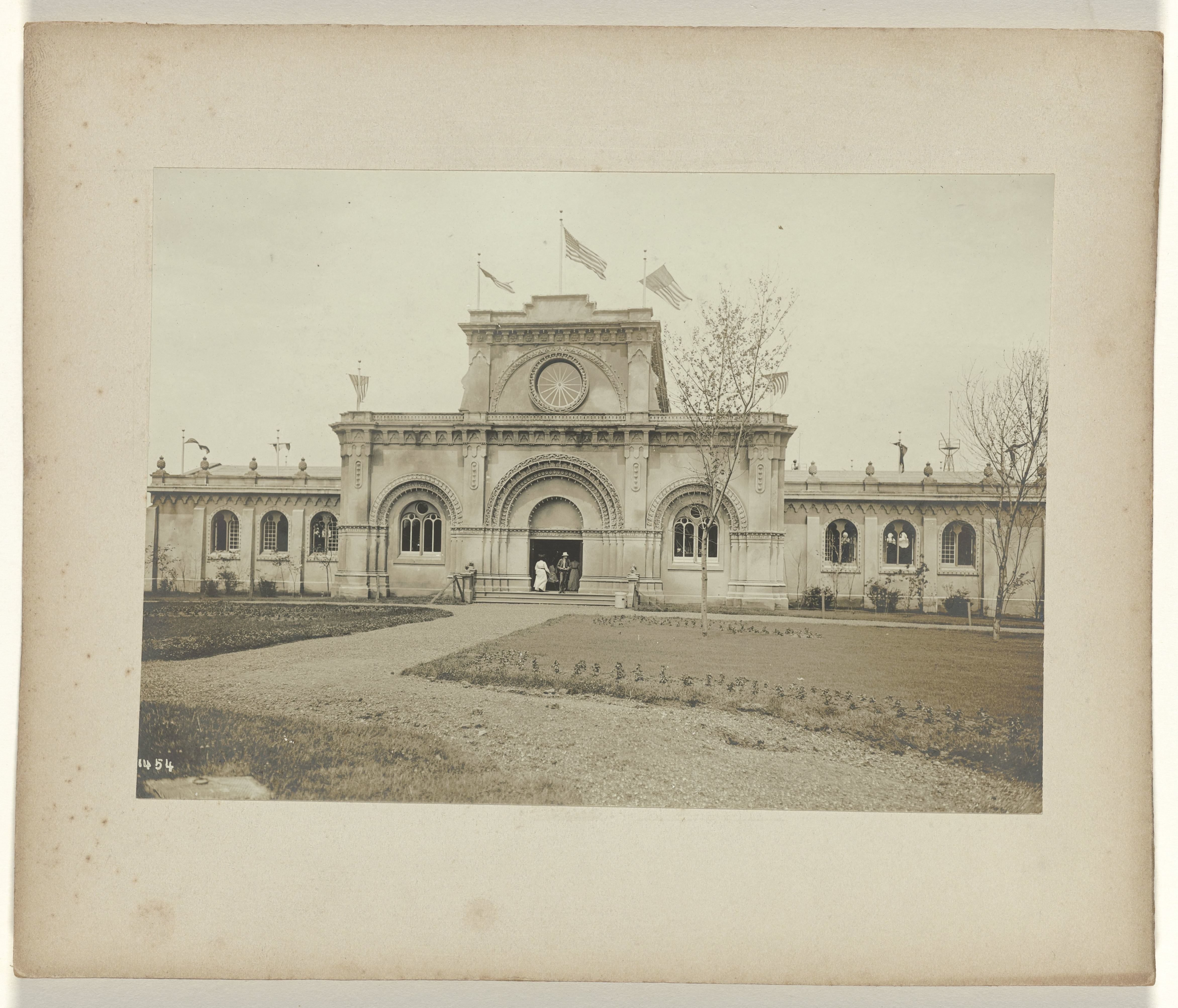 ‘Palace of Education’ (?) op het terrein van de Louisiana Purchase Exposition, 1904, te St. Louis (?)