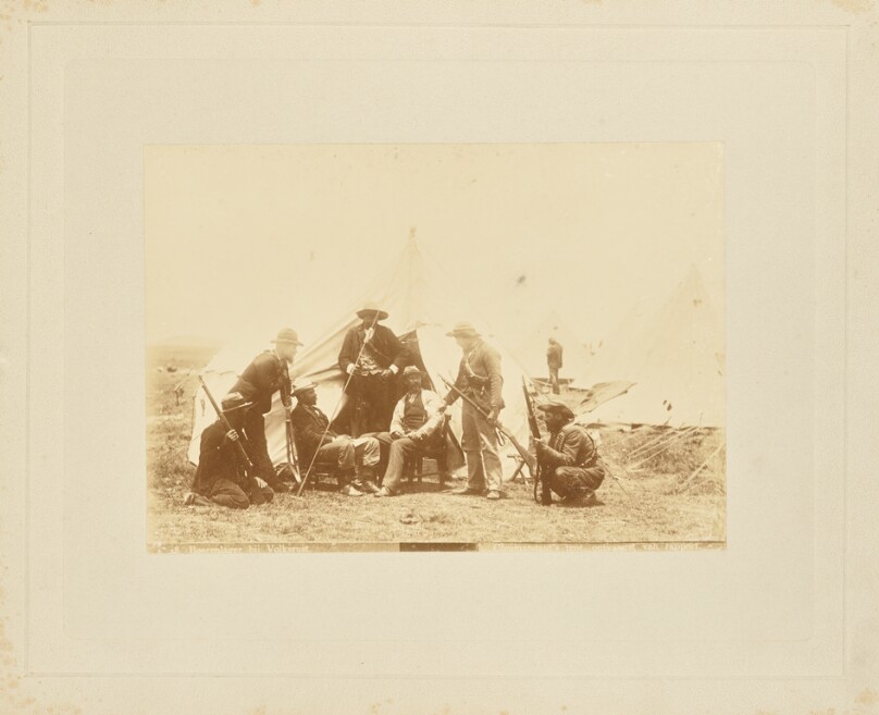 Boerenlager bij Volksrust. Commandant's tent. Ontvangst van rapport.