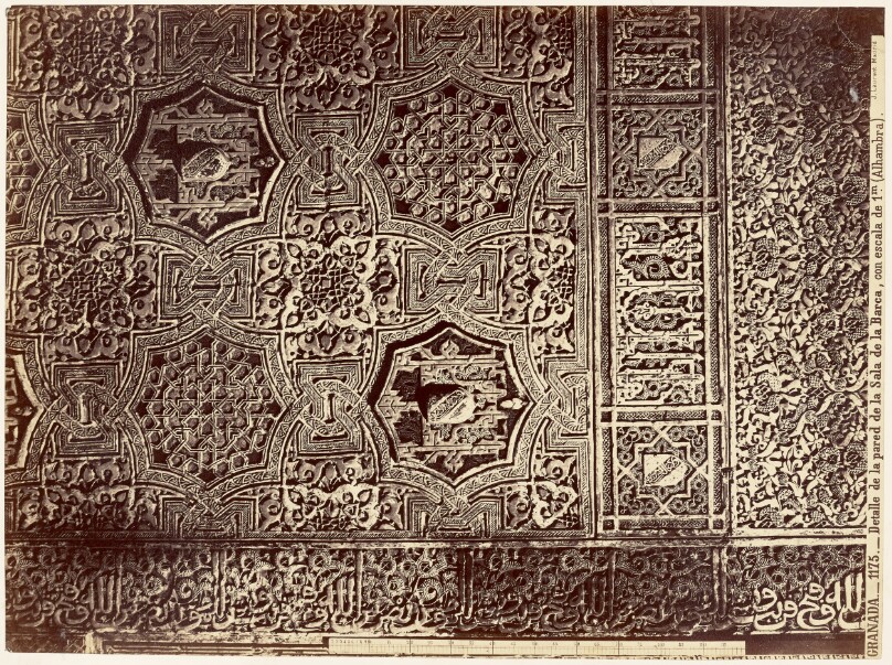 Detalle de la pared de la Sala de la Barca, con escala de 1m. (Alhambra)