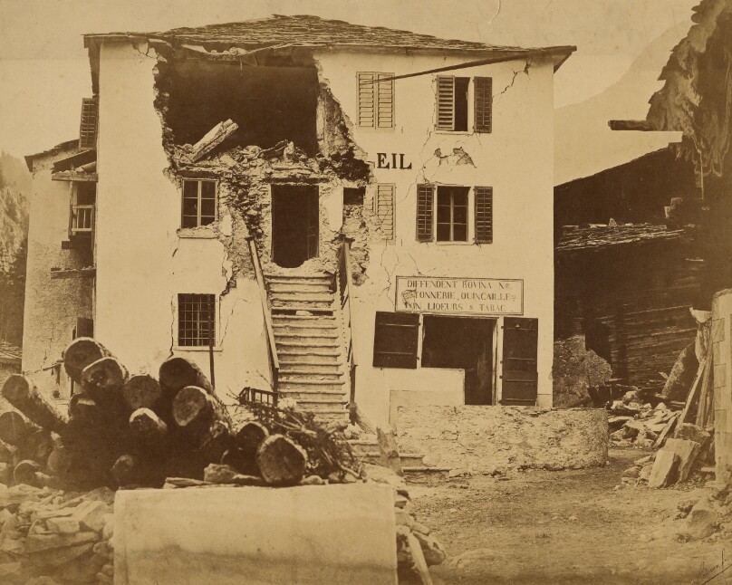 [Earthquake damaged building]