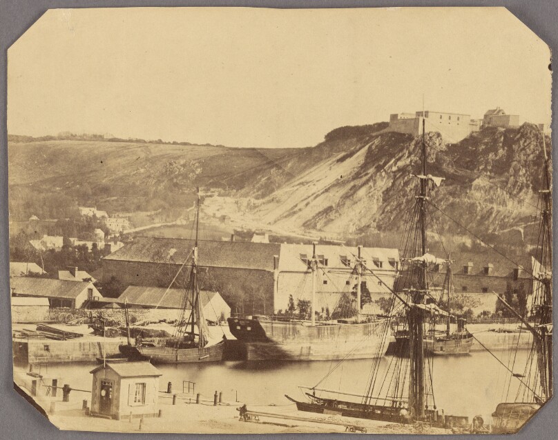 [Harbor in Cherbourg-Octeville]