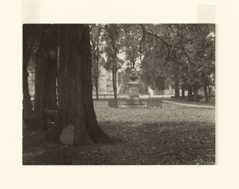 [La Place d'Haroue, Lorraine]