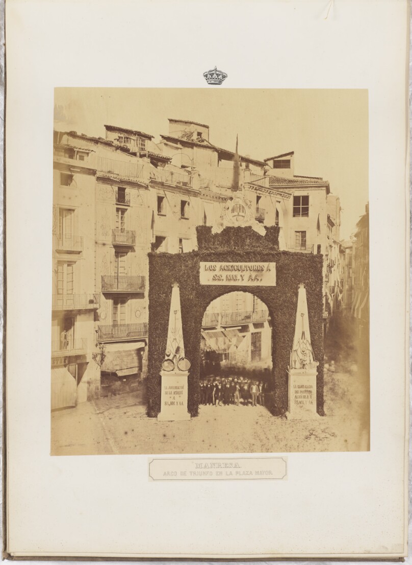 Manresa. Arco de triunfo en la Plaza Mayor