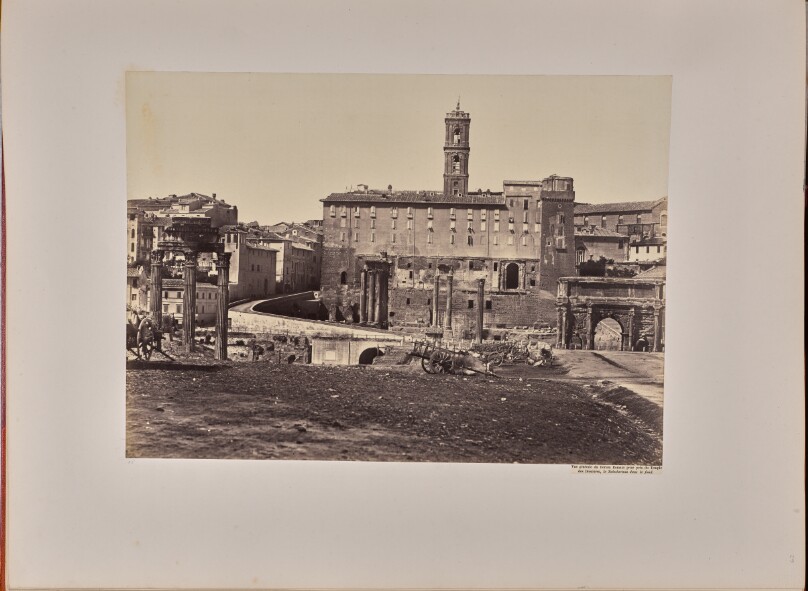 Vue générale du Forum Romain prise près du Temple des Dioscures, le Tabularium dans le fond