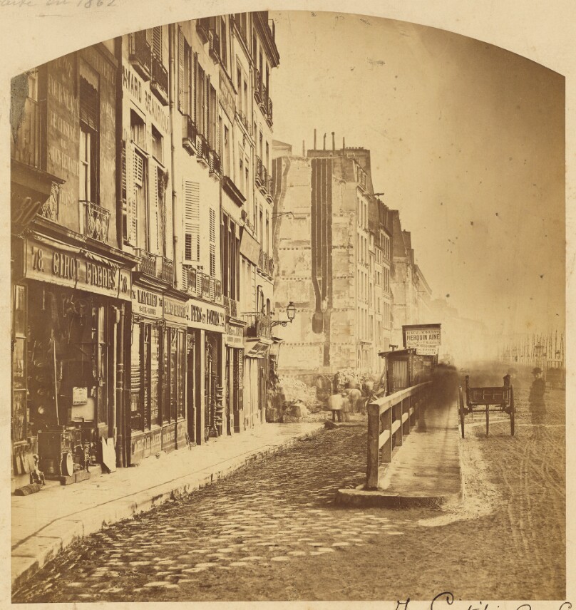 [Paris street scene]