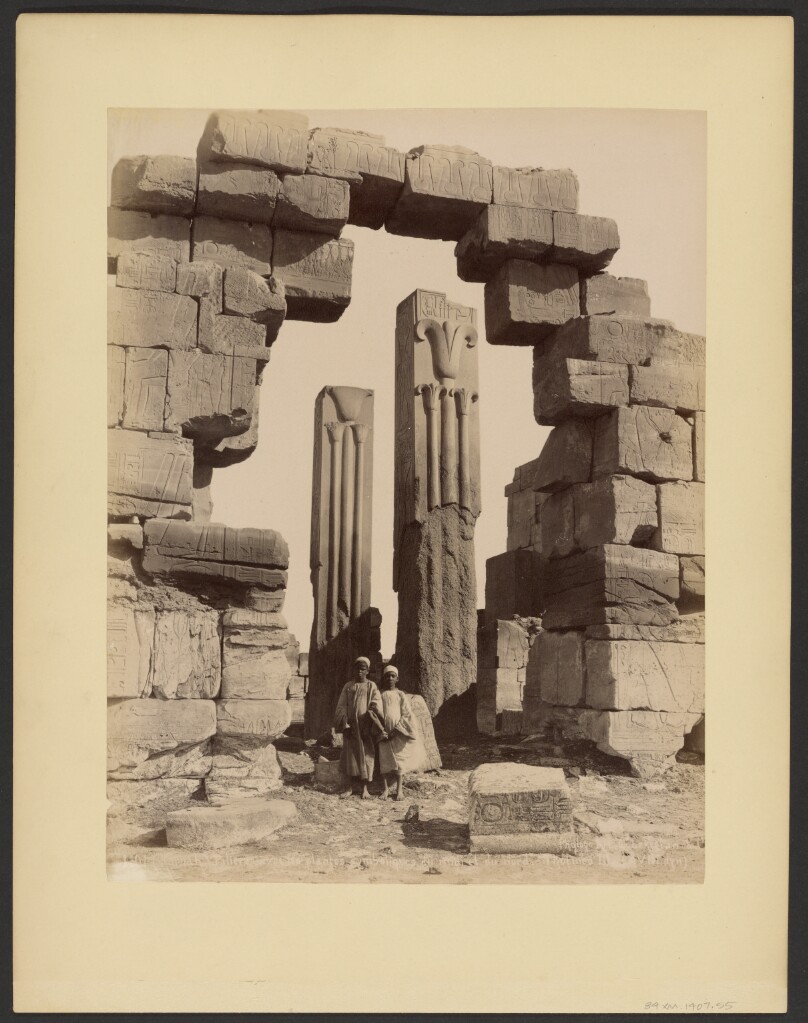 Karnak, Piliers avec les plantes symboliques du midi et du nord