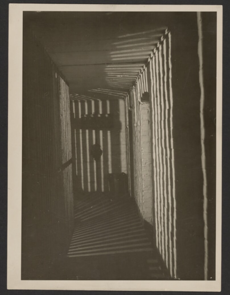 Kellergang (Basement Hallway)