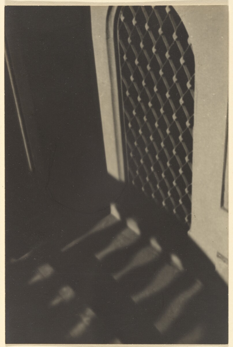 [Abstraction with Shadow and Grating Patterns]