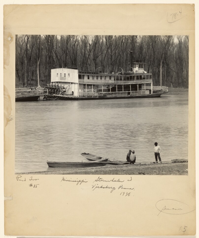 [Mississippi Sternwheeler at Vicksburg, Mississippi]