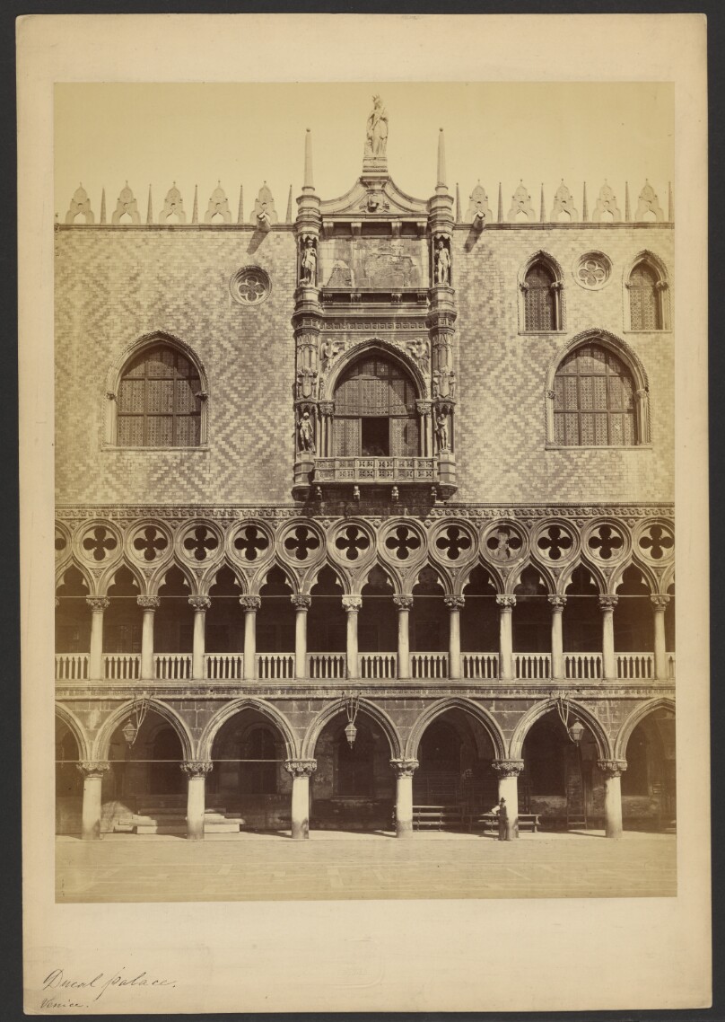 Balcone centrale del Palazzo Ducale (verso la Piazzetta)