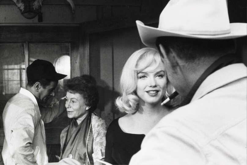 [Marilyn Monroe with the cast of "Misfits."]