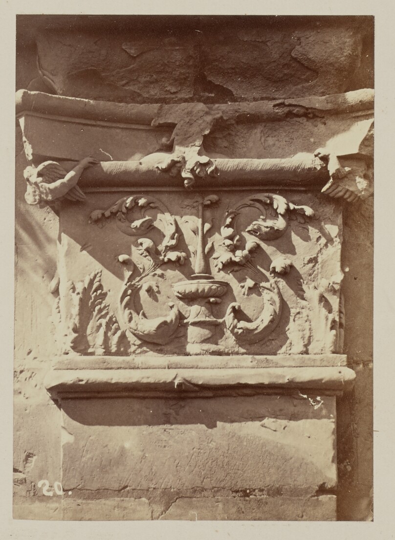 Château de Chambord: Chapiteaux de la façade du levant