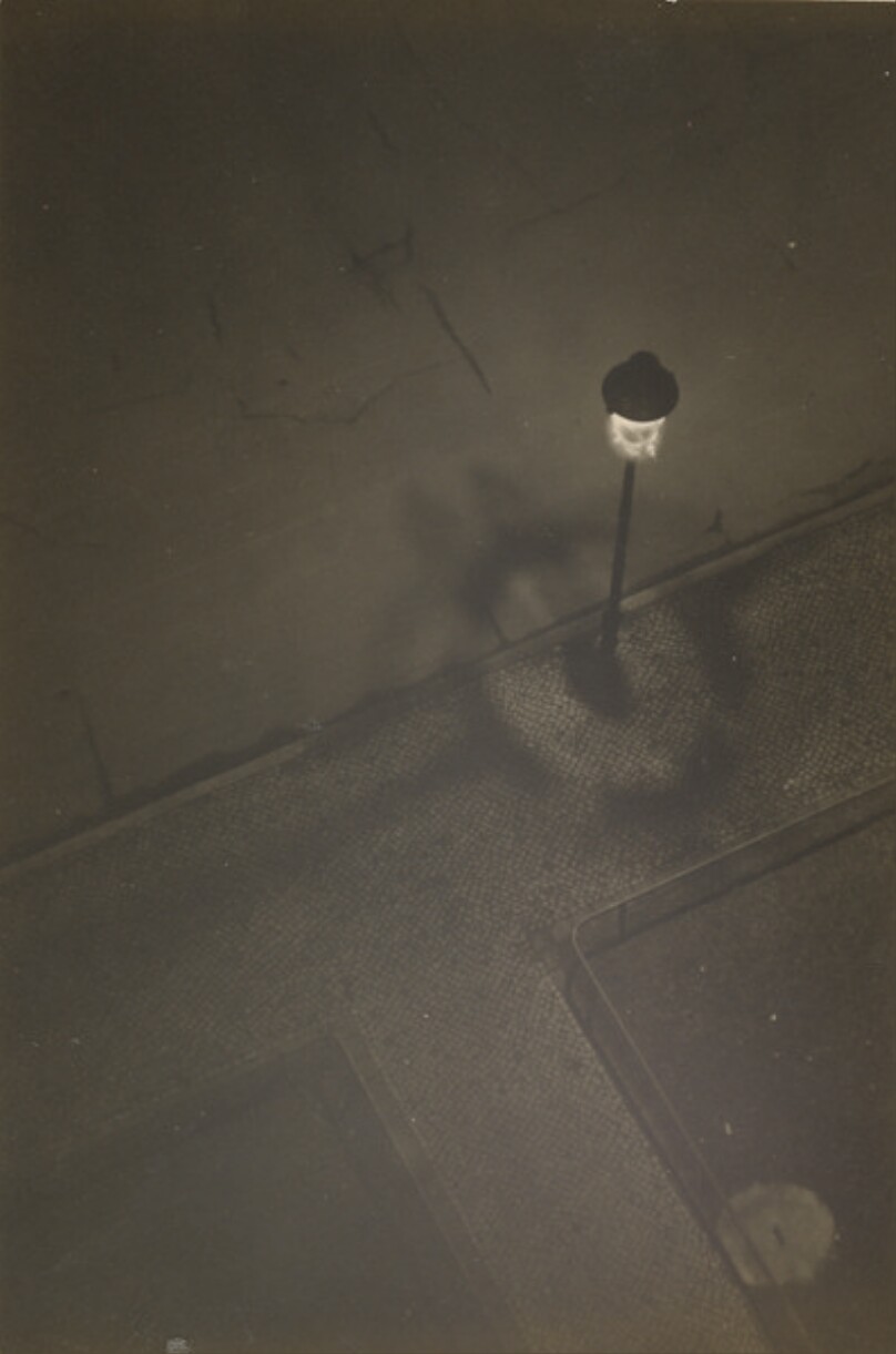 [Street Lamp at Night]