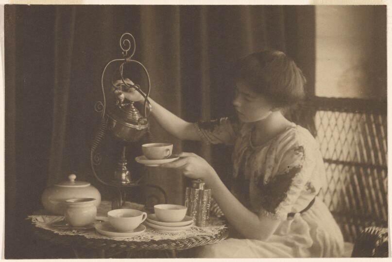[Woman pouring tea]