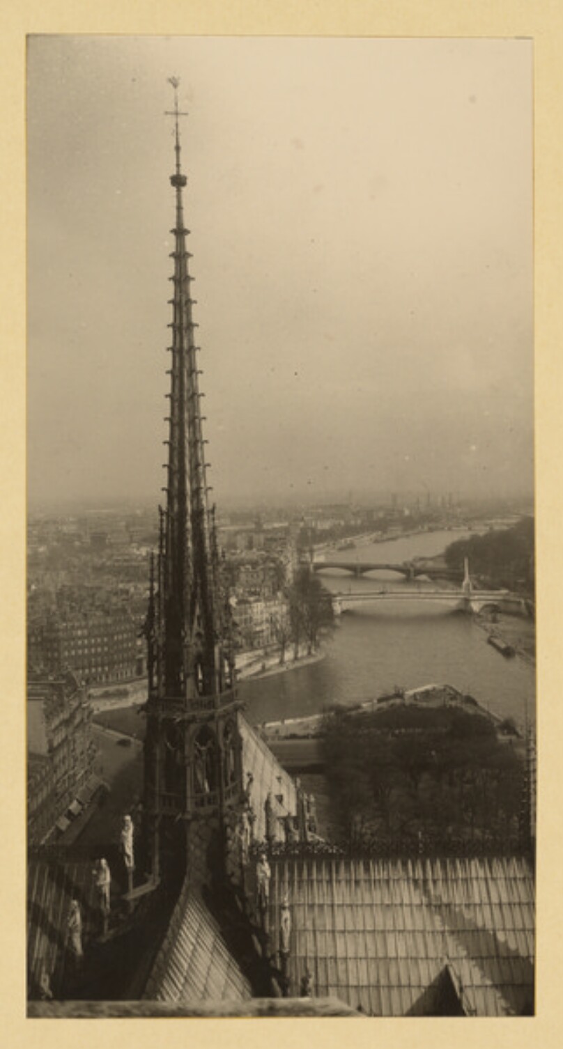 Notre-Dame - La fleche (haut. : 95m.)