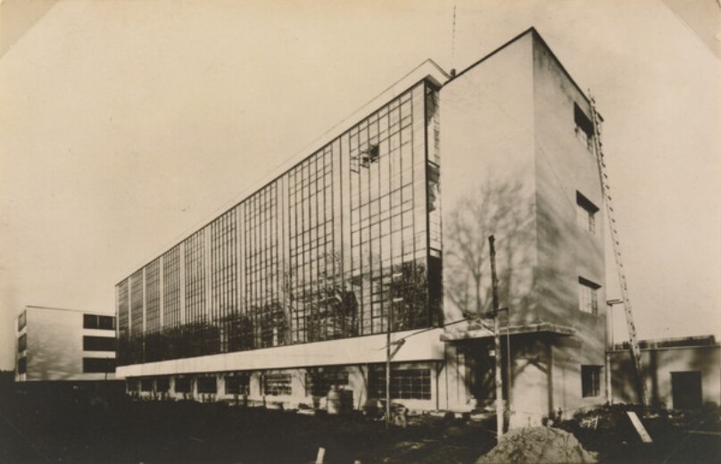Bauhausgebaüde Dessau, "Südwest-ansicht des bauhaus-neubaues, Dessau"