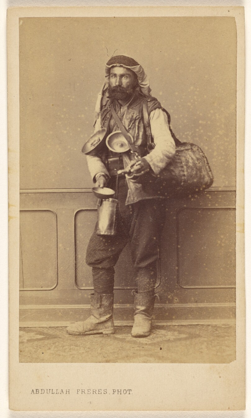 Distributeur d'eau [water carrier]