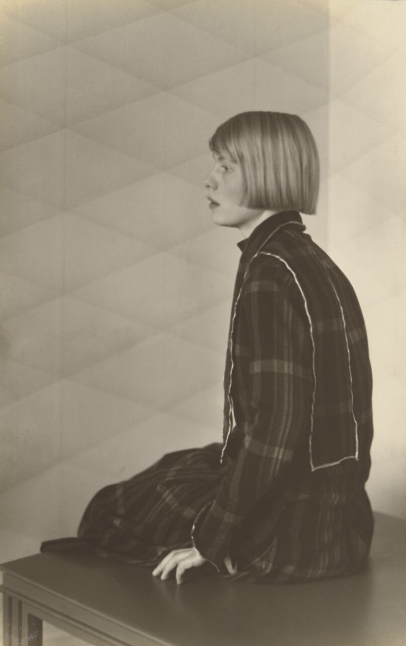 Architect's Wife (Frau eines Architeckten) [Dora Lüttgen, Cologne]