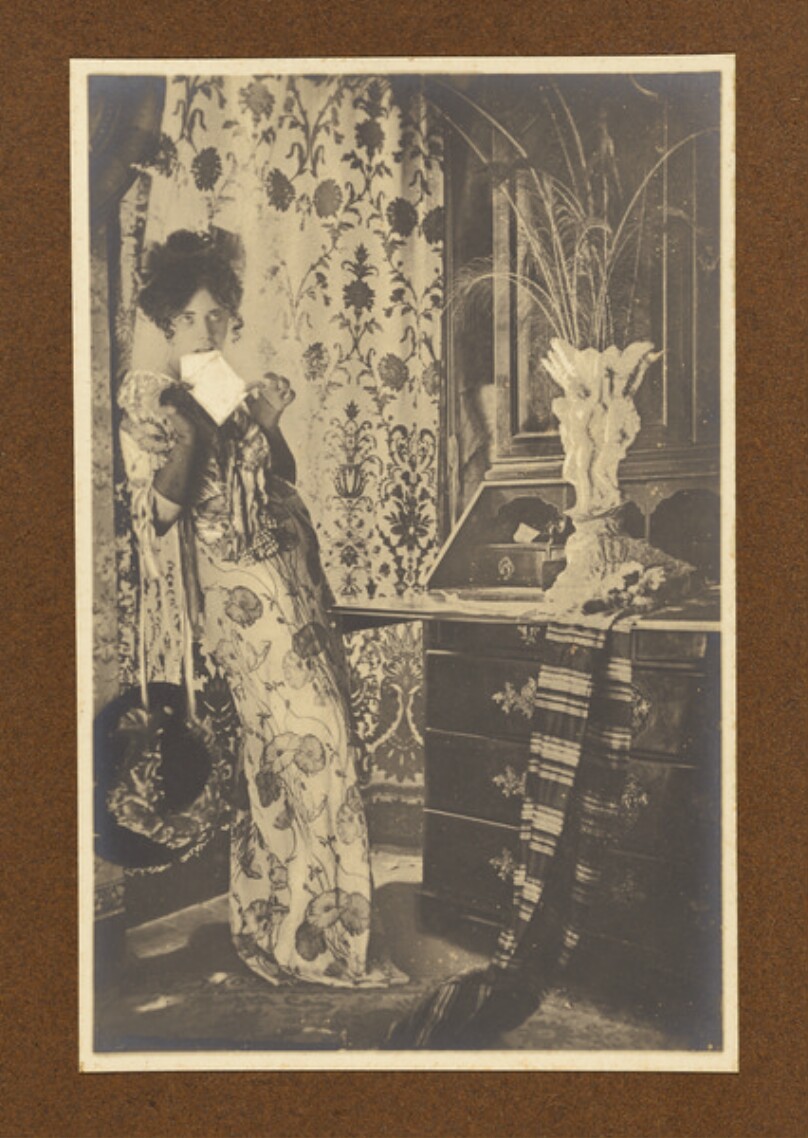 [Woman sealing letter]