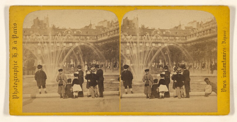 Vue Instantanee de Paris. Groupe d'enfants au bassin du Palais-Royal
