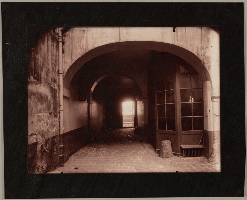 Ancien Hôtel Gaillardon, cour, 27 quai d’ Anjou