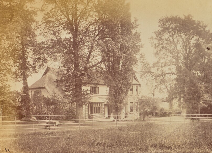 [Country House]