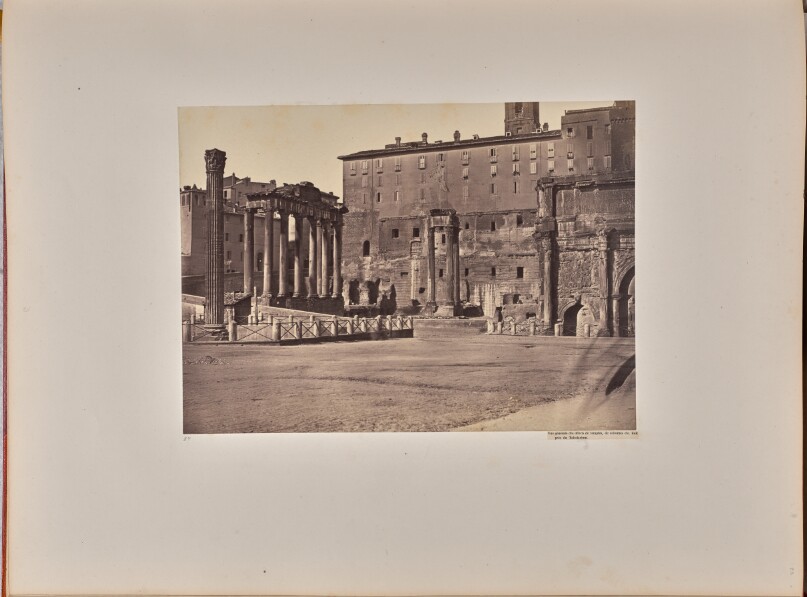 Vue générale des débris de temples, de colonnes et cetera tout près du Tabularium