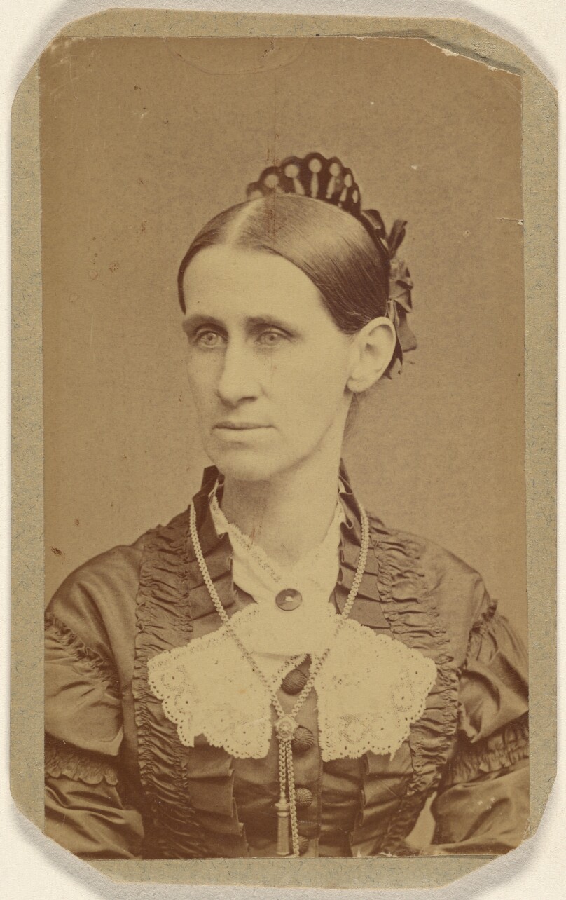 [Unidentified woman, in 3/4 profile]