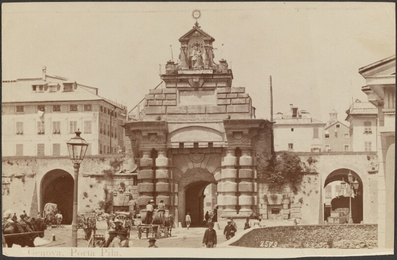 Genova. Porta Pila