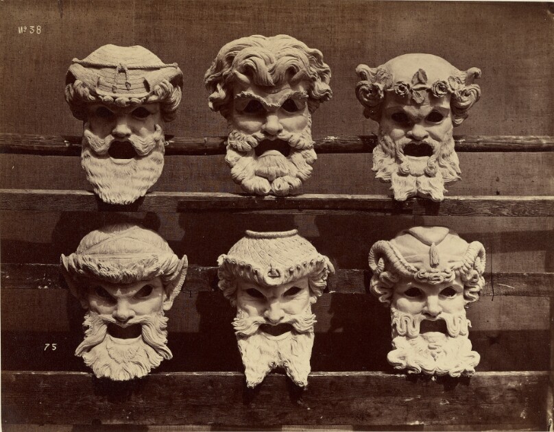 Masques du vestibule du controle.