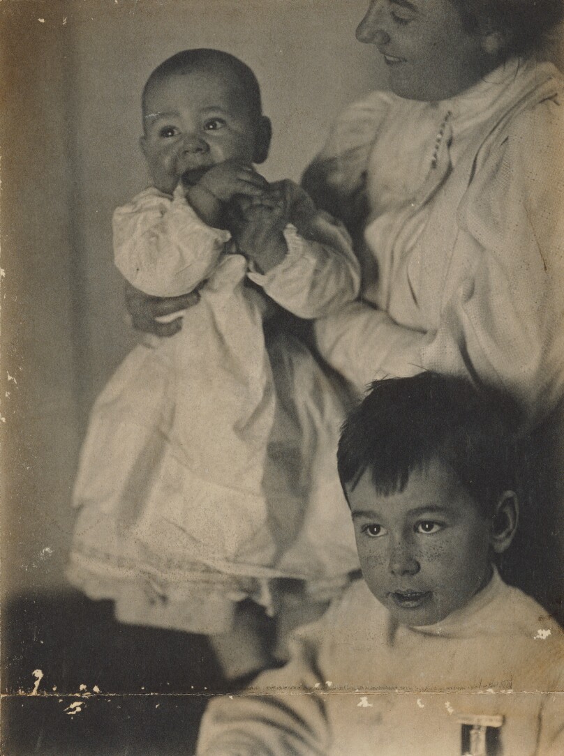 [Gertrude O'Malley, Charles and baby Elizabeth]