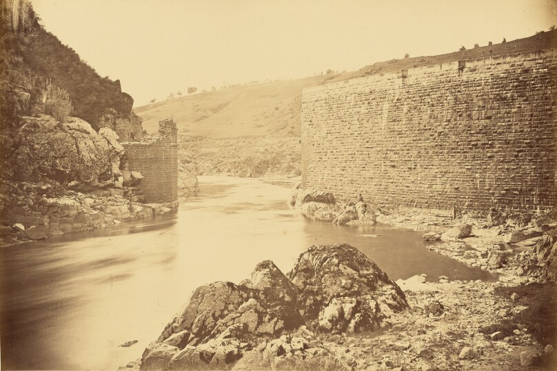 Digue de Pinay Sur La Loire, Près de la Station de Saint-Jodard
