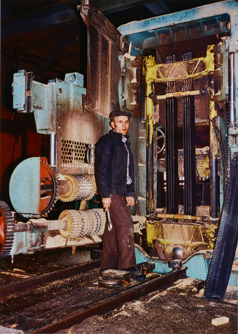 18/3/1991 Krasnoyarsk, Russian SFSR. A worker at a furniture factory.