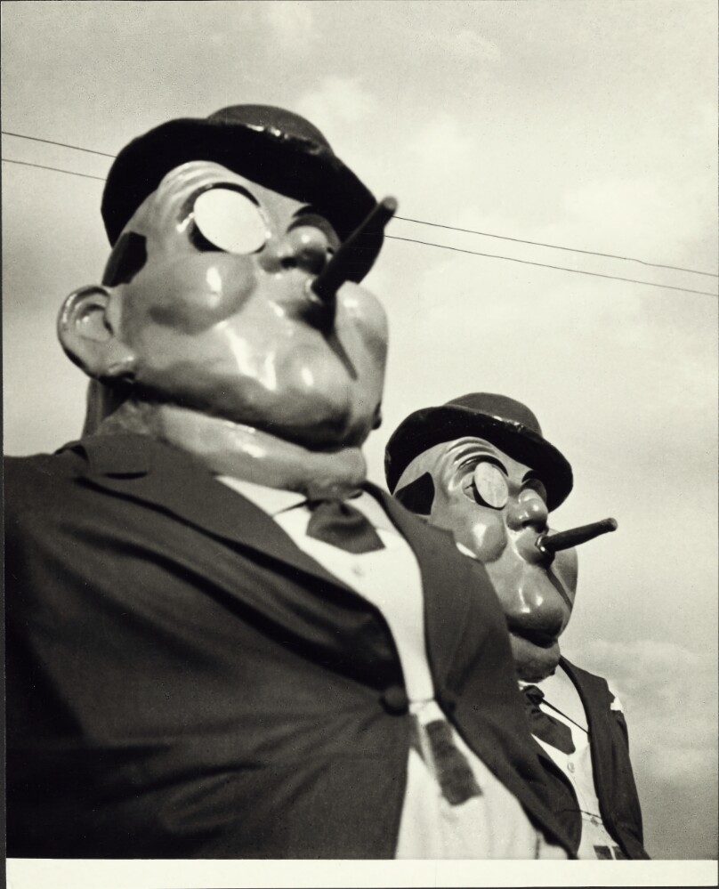 [Statues with bowler hats and cigars]