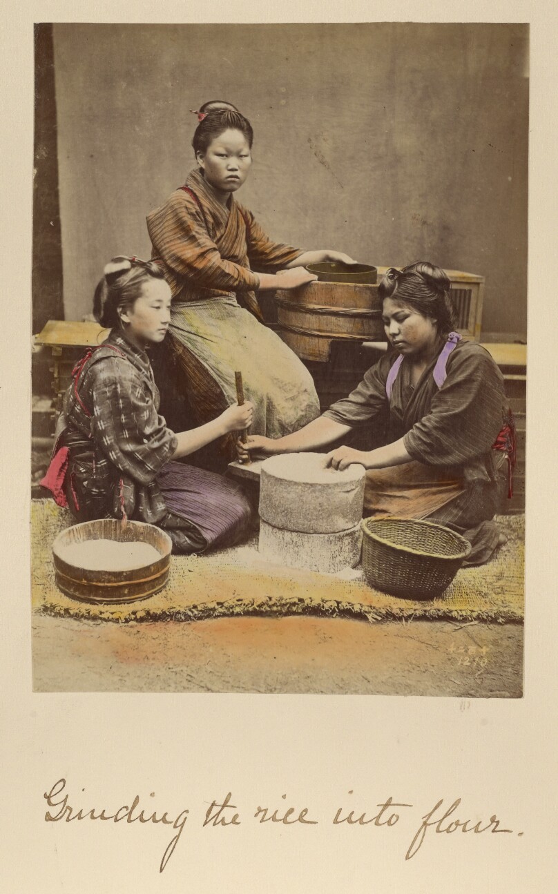 Grinding the rice into flour