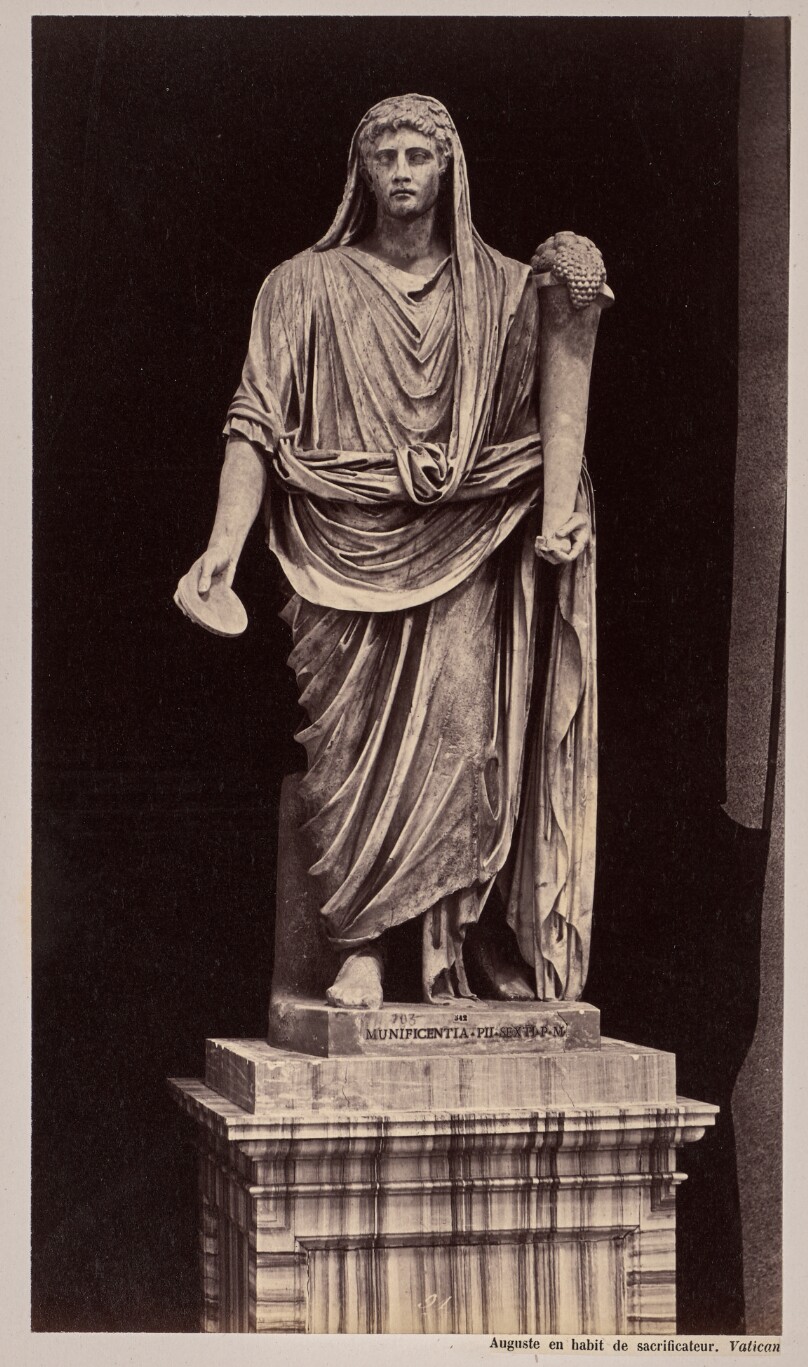 Auguste en habit de sacrificateur. Vatican