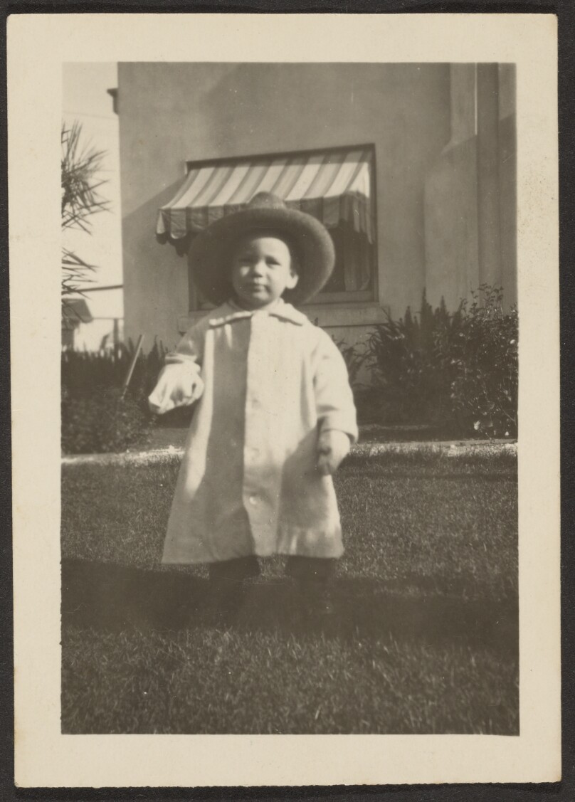[Baby in large Hat]