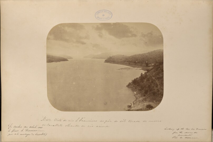 Vista do rio São Francisco do por tirada do Morro do Cavallete alhando se rio acima