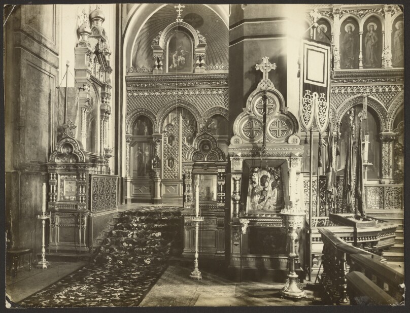 Makarevsky Retreat, Inside the Church