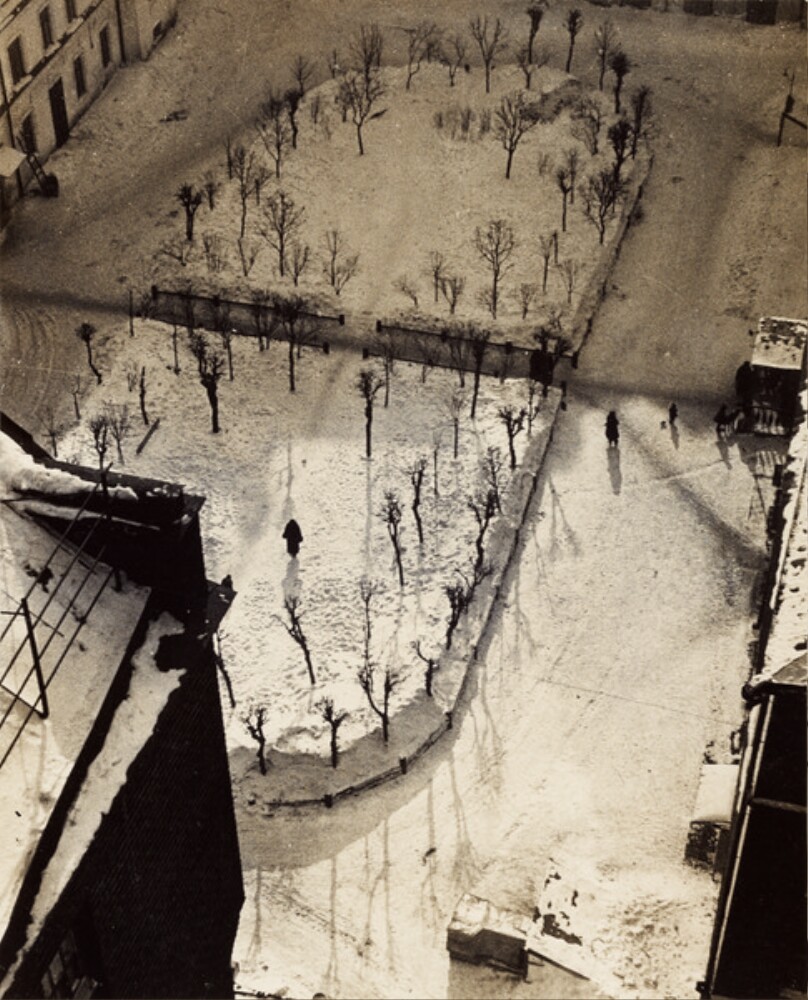 [Courtyard in winter (Innenhof im Winter)]