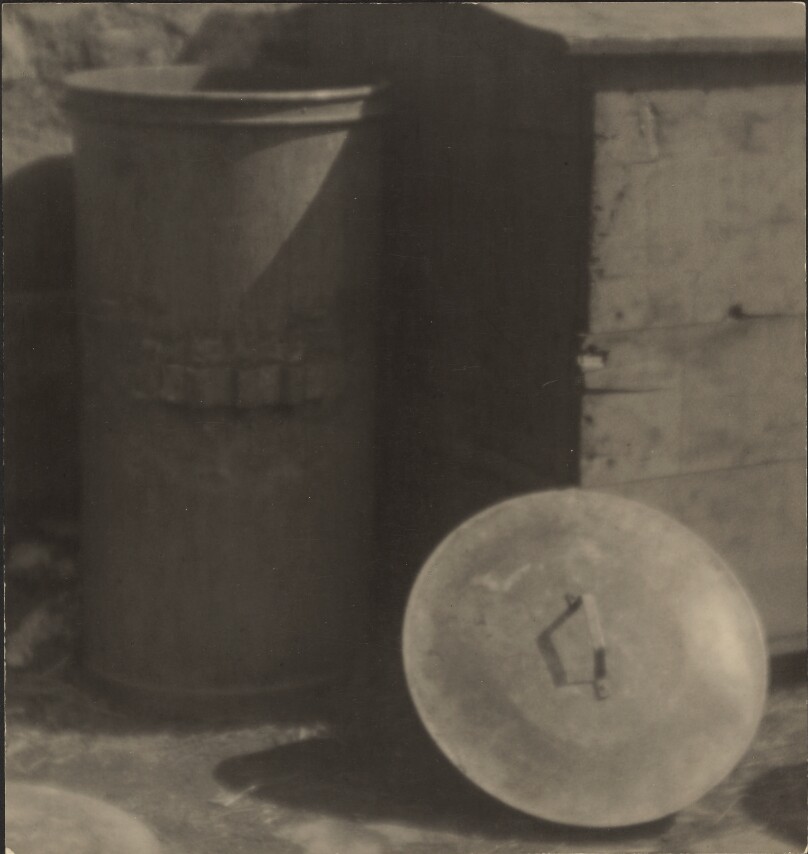 [Waste bin and lid]