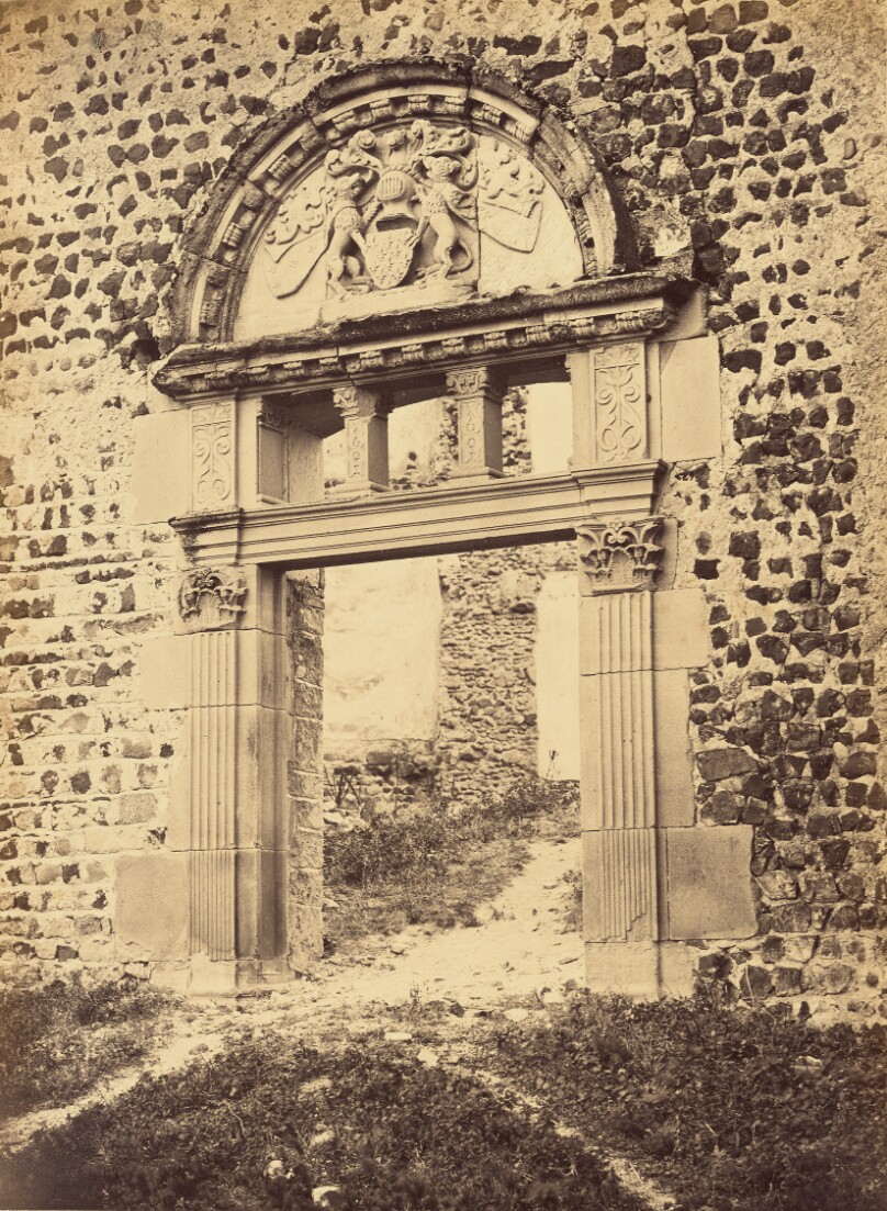Porte de Chateau de Montrond, Près de la Station de Ce Nom