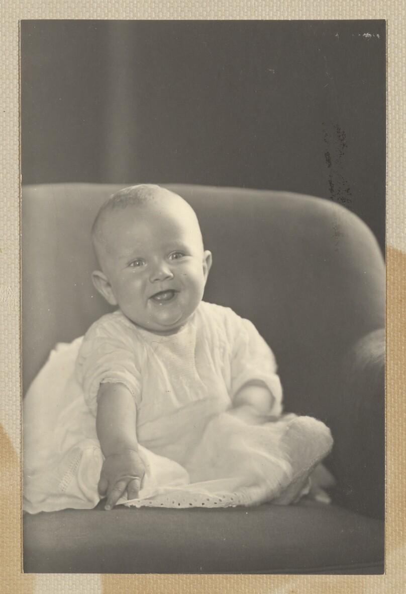 [Baby seated]
