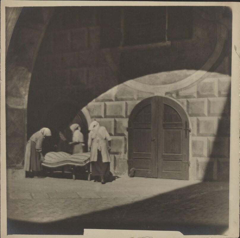 [Women in courtyard, Cesky Krumlov Castle]