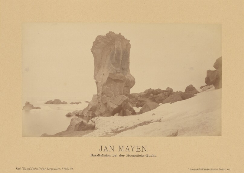 Jan Mayen, Basaltsaulen bei der Hoopsticks-Bucht