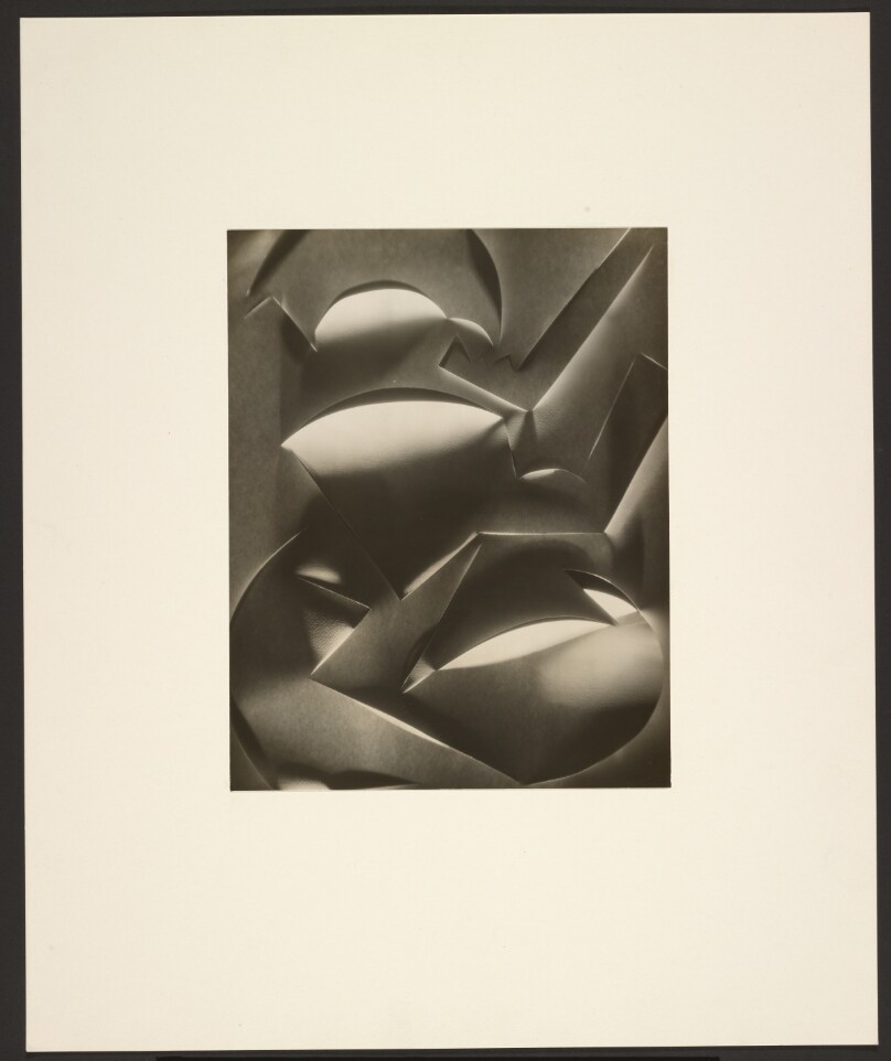 [Cut-paper Abstraction]