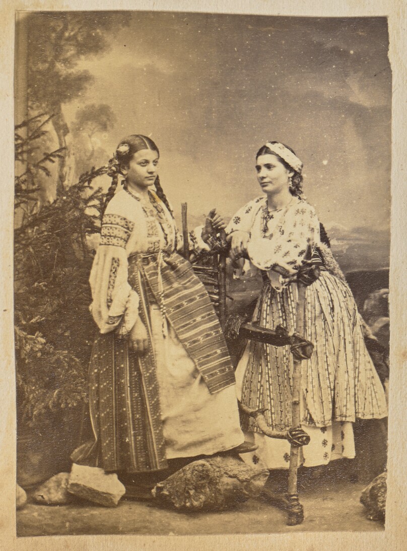 [Portrait of two Roumanian gypsy women]