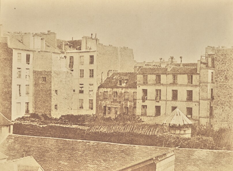 [Interior Courtyard on rue Boursault near the Batignolles Market]